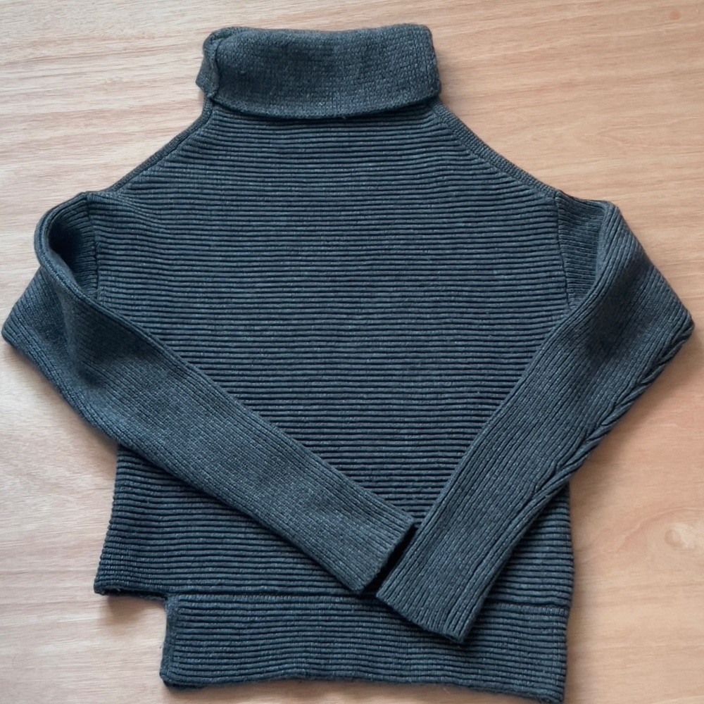 Babaton wool cashmere blend turtle neck sweater women's size M gray charcoal
